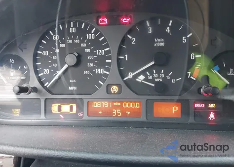 2004 BMW 325Xi z USA, uszkodzony, nr VIN WBAEU334X4PR07052